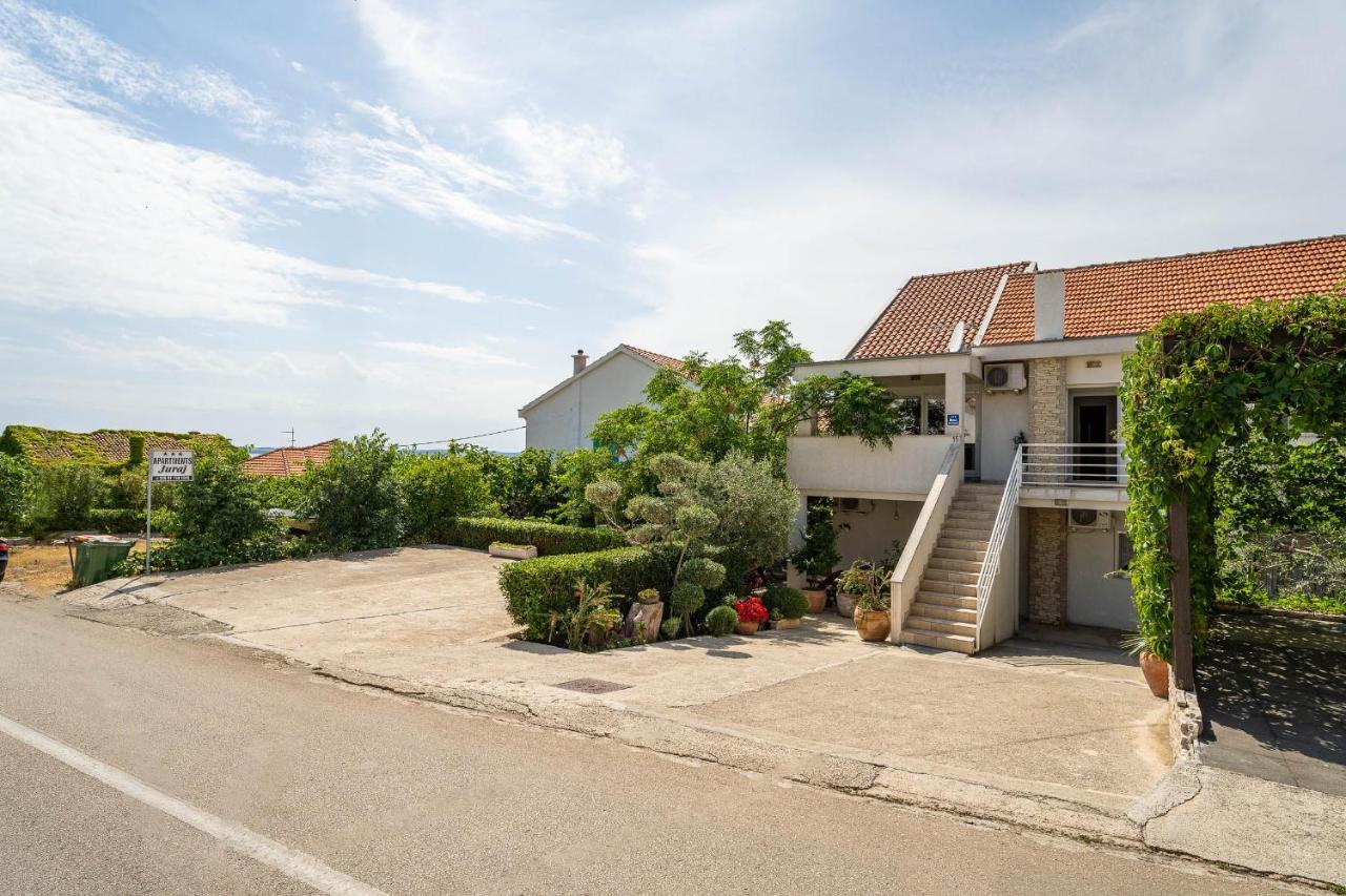 Apartments Juraj Petrčane Exterior foto