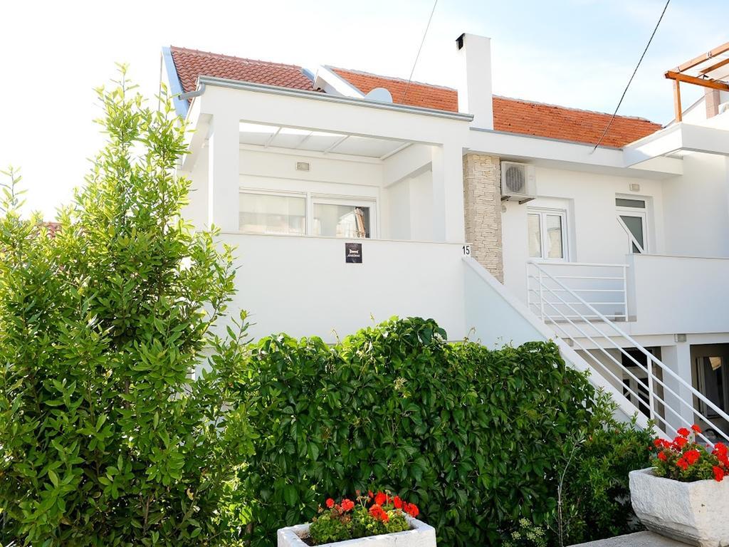 Apartments Juraj Petrčane Exterior foto